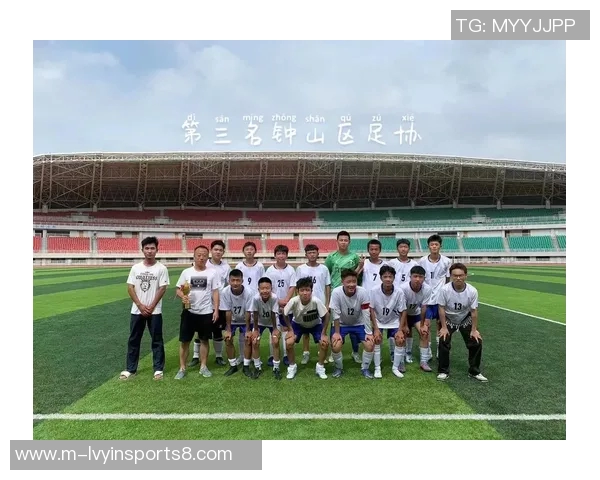 足球夏令营：培养青少年运动精神与团队合作能力的最佳选择