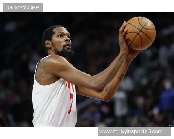 杜兰特在对阵鹈鹕比赛中拳击对手被判一级恶犯引发热议