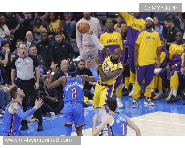 2016年NBA西部决赛勇士与雷霆的激烈对决与历史意义分析